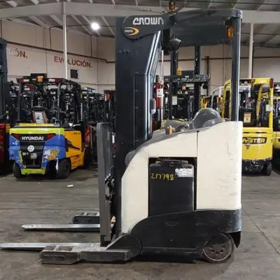 USED 2016 CROWN RR5725-45