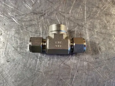NEW SWAGELOK SS-810-3-8TTF