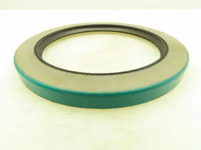 CR 40000 Double Lip Oil Seal 4.000 in Shaft, 5.251 in OD, 0.438 in Width