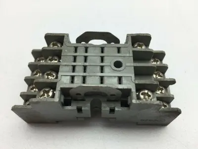 Square D NR45 Base 7A 300V DIN Rail Mount Lot of 9