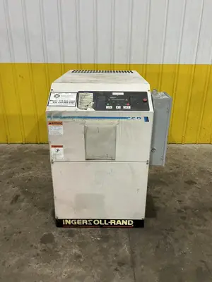 25 HP INGERSOLL RAND MODEL #SSR-EP25SE ROTARY SCREW AIR COMPRESSOR: YOBRO #25333