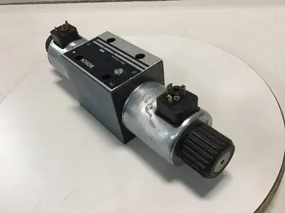 USED BOSCH 0 810 001 700