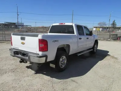 Used 2014 CHEVROLET SILVERADO 2500 Pickup Trucks Manitoba CA | Conquest Truck & Auto Sales #1421351