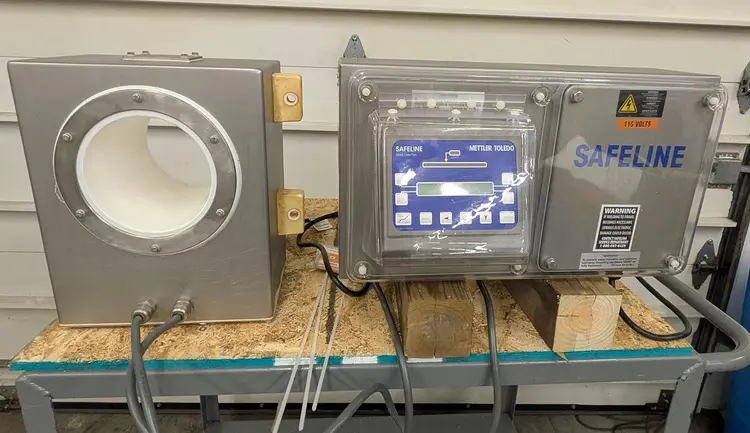 Used METTLER TOLEDO ZPMFZ/150/SS/CERT/300/300/HD/V3/1M/OPT1 Metal Detectors | ND Industrial Surplus #1216890