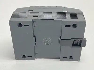 USED KEYENCE PROGRAMMABLE LOGIC CONTROLLER W/ BUILT-IN DISPLAY BASE UNIT