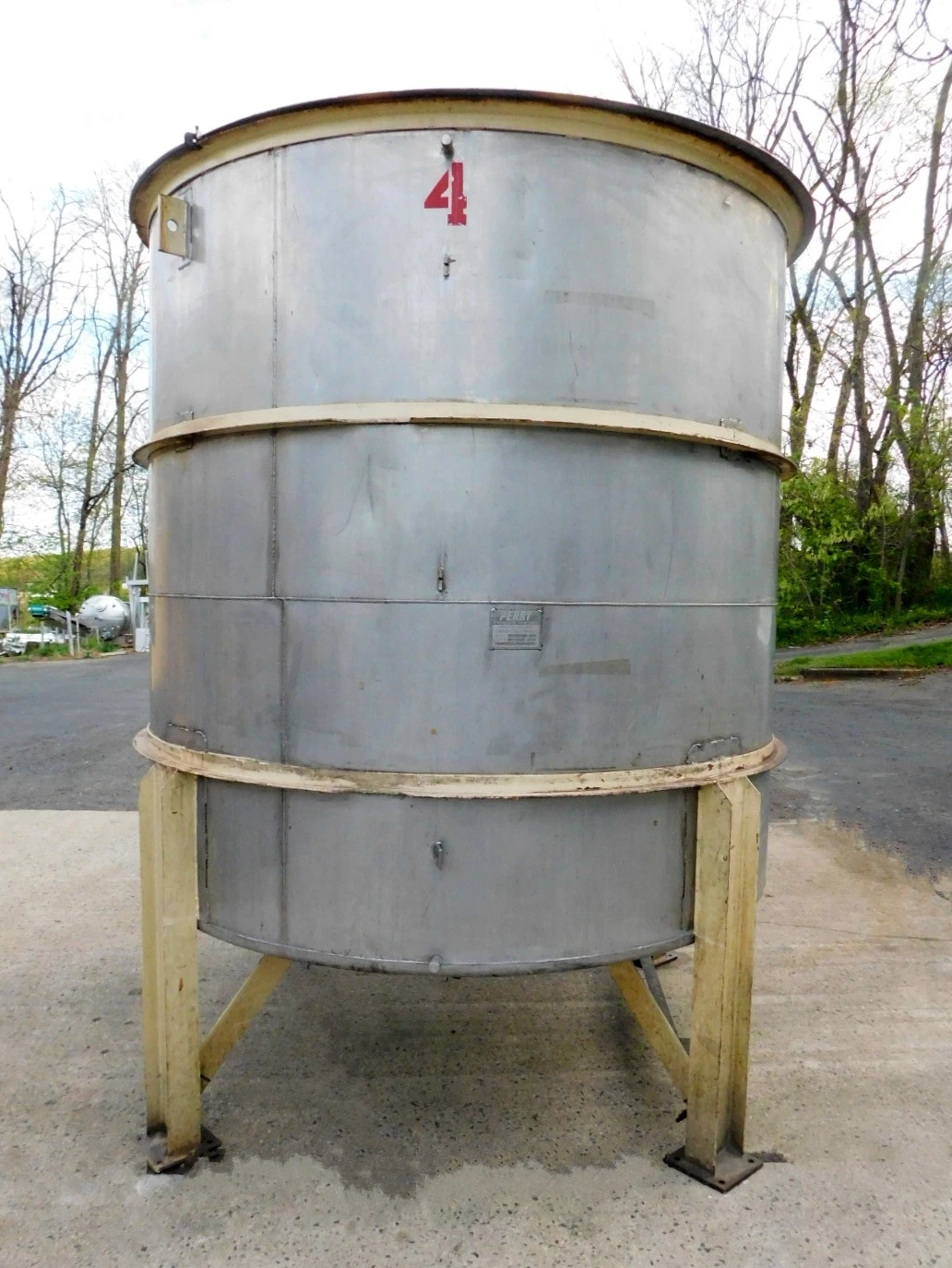 USED PERRY PRODUCTS 2000 GAL. VC