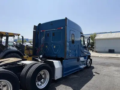 USED 2014 FREIGHTLINER CASCADIA 113