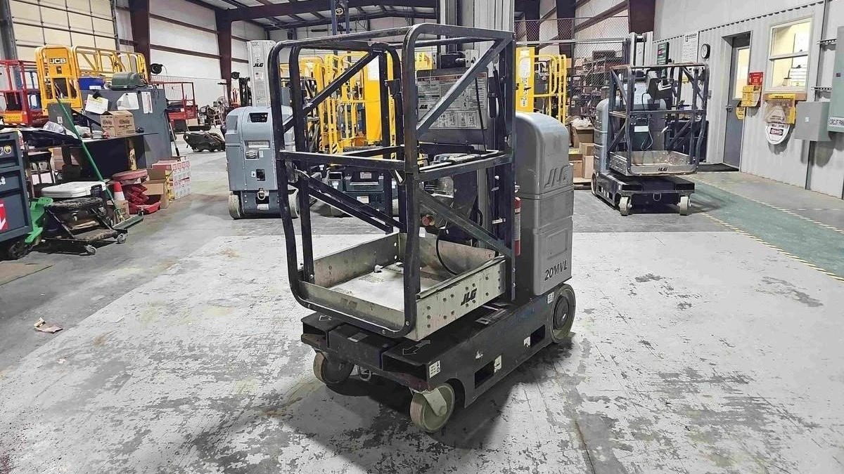 USED 2021 JLG 20MVL