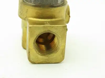 Honeywell Skinner 713N6 Solenoid Valve 3-Way (NC) 1/4" NPT -No Coil  LOT OF 2
