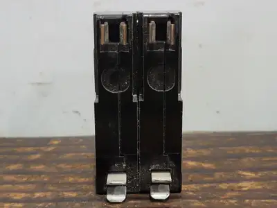 USED SQUARE D QO220