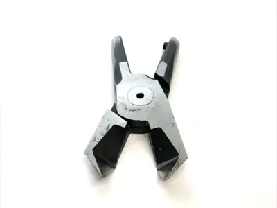 USED VESSEL ANGLED NIPPING BLADES FOR HAND HELD AIR NIPPER