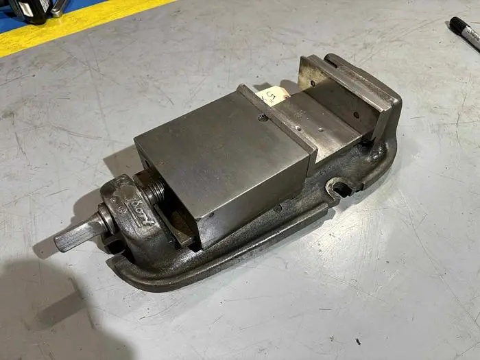 BRIDGEPORT MACHINING CENTER VISE