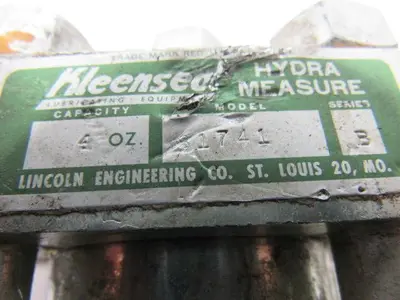 Kleenseal 81741 Hydra Measure 4 Oz. Series B 1/4" NPT Ports
