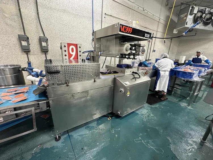Used 2015 PACKAGING SYSTEMS INC. VC999 RS SERIES 520/370 THERMOFORMER Thermoforming Machines Washington US | The Equipment Butler #1271030