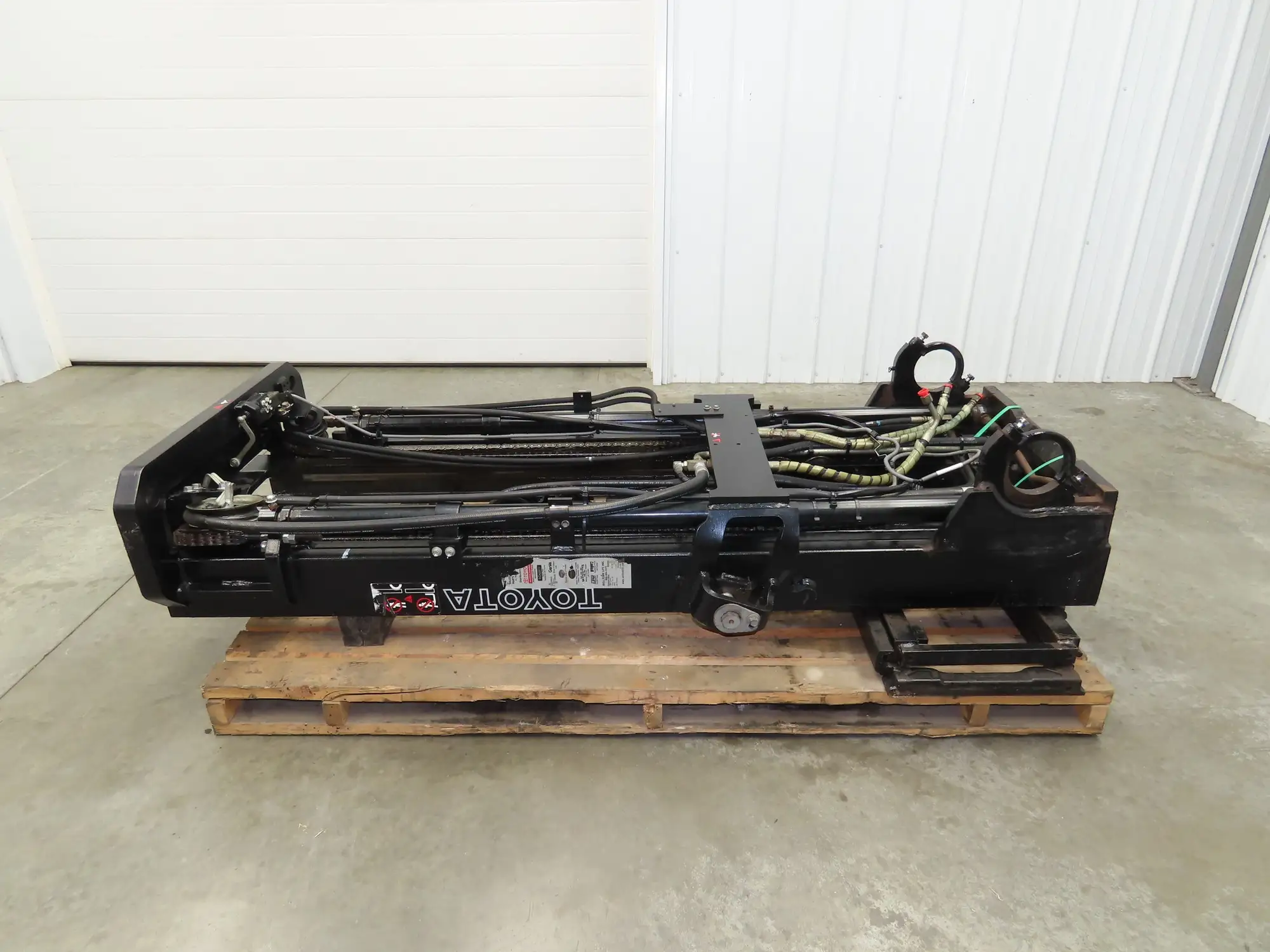 Toyota 7FBCU25 Electric Forklift Mast 3-Stage 189" Lift Sideshift Class II