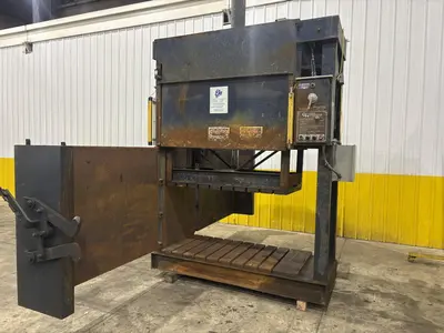 60" X 48" X 30" GENERAL HYDRAULICS DOUBLE DOOR VERTICAL HYDRAULIC BALER: STOCK #23657