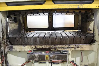 1999 KOMATSU L2M300-3BM Stamping Press | Levy Recovery Group (10)