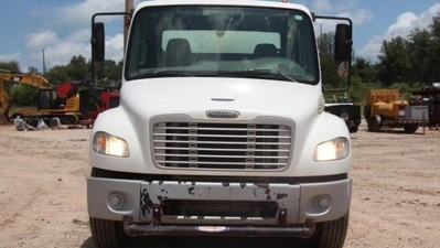 USED 2013 Freightliner M2 106