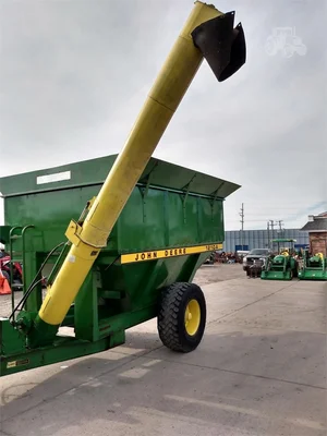 USED JOHN DEERE 1210A