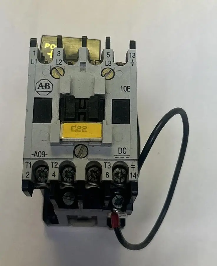 USED ALLEN-BRADLEY 100-A09NZ*3