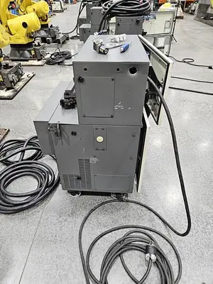 USED 2015 FANUC R-2000IC/210F