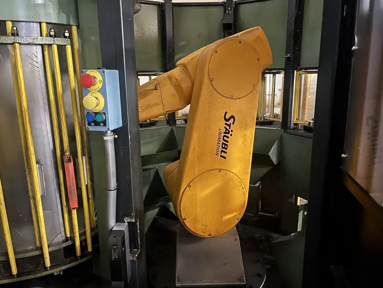 Used STAUBLI RX170 HSM DRILLING / MILLING ROBOT Vertical Machining Centers BE | Apt International N.V #361872
