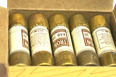 BOX OF 10 NEW BUSSMANN KAB-30 FUSES KAB30
