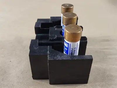 Disconnect Switch w/ 3 Times 30 Amp Fuse JDL30