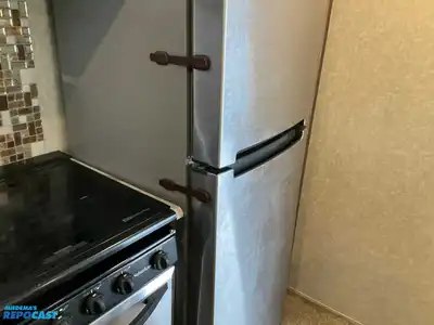 USED 2018 FOREST RIVER VIBE 288RLS