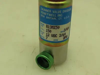 Honeywell Skinner B13MXX50 Solenoid Valve 3-Way NC 12VDC 150 PSI 1/8" NPT Oxygen