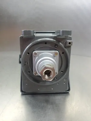 United Electric Controls J402 Model 358 Pressure Switch, 0-200psi. 6E-18