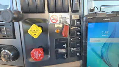 USED 2015 PETERBILT 579