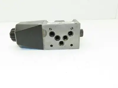 Tokimec Vickers DG4V-5-2A-M-P7L-H-7-40 Directional Solenoid Valve 24VDC