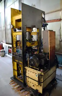 40 Ton x 11.8″ CTON Hydraulic Press