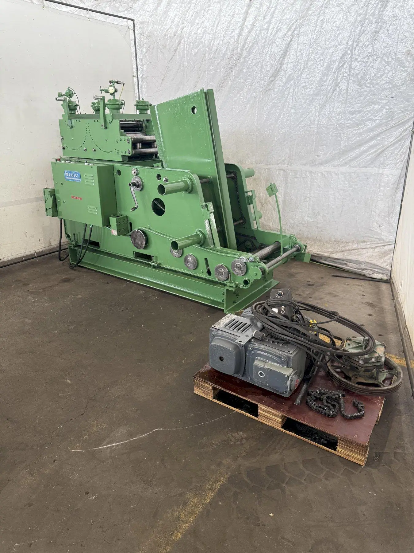 8,000 LB X 18" X .187" REGAL COIL CRADLE & STRAIGHTENER. STOCK #1227024