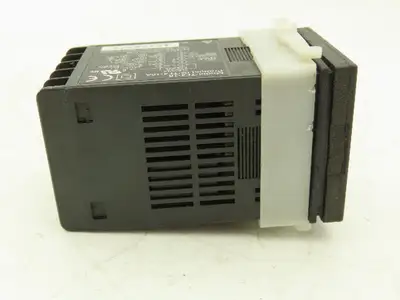 Keyence TF4-10 Temperature Controller 120/240VAC 1Ph In