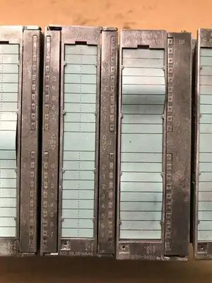 Siemens SIMATIC ET-200M PLC Interface Module 153-1AA02-0XB0 w/ 8 Modules / Rack