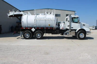 Used 2019 VOLVO VHD64B200 Vacuum Truck Texas US | Roll Off Truck World #1491998