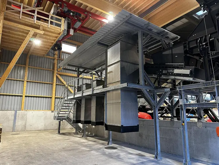 Used 2024 BOREMA COMPLETE HAND-SORTING PLANT WITH FEED BUNKER AND CONVEYOR SYSTEM Conveyors | UCY Industrial GmbH #386579