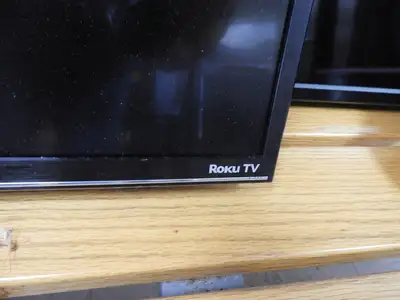 Used Hitachi Used 42" Hitachi Roku TV with Wall Mount Video/CATV/Television Illinois US | Falcon Restaurant Supply #1375860