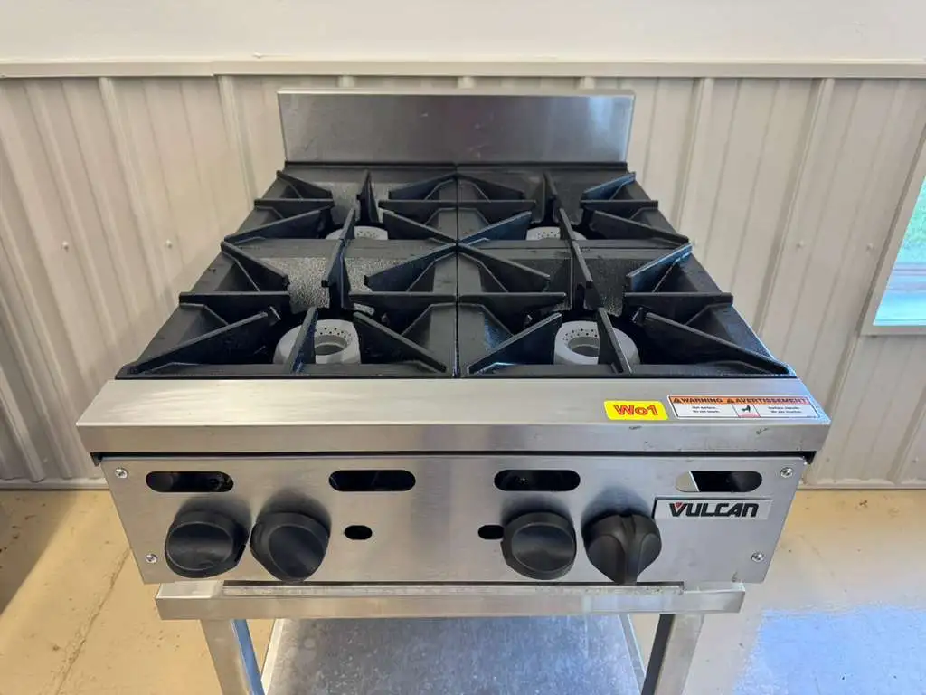 Used Vulcan Used Vulcan VHP424 Natural Gas 24" 4 Burner Countertop Range with Stand - WO1 Commercial Ranges Illinois US | Falcon Restaurant Supply #1375047