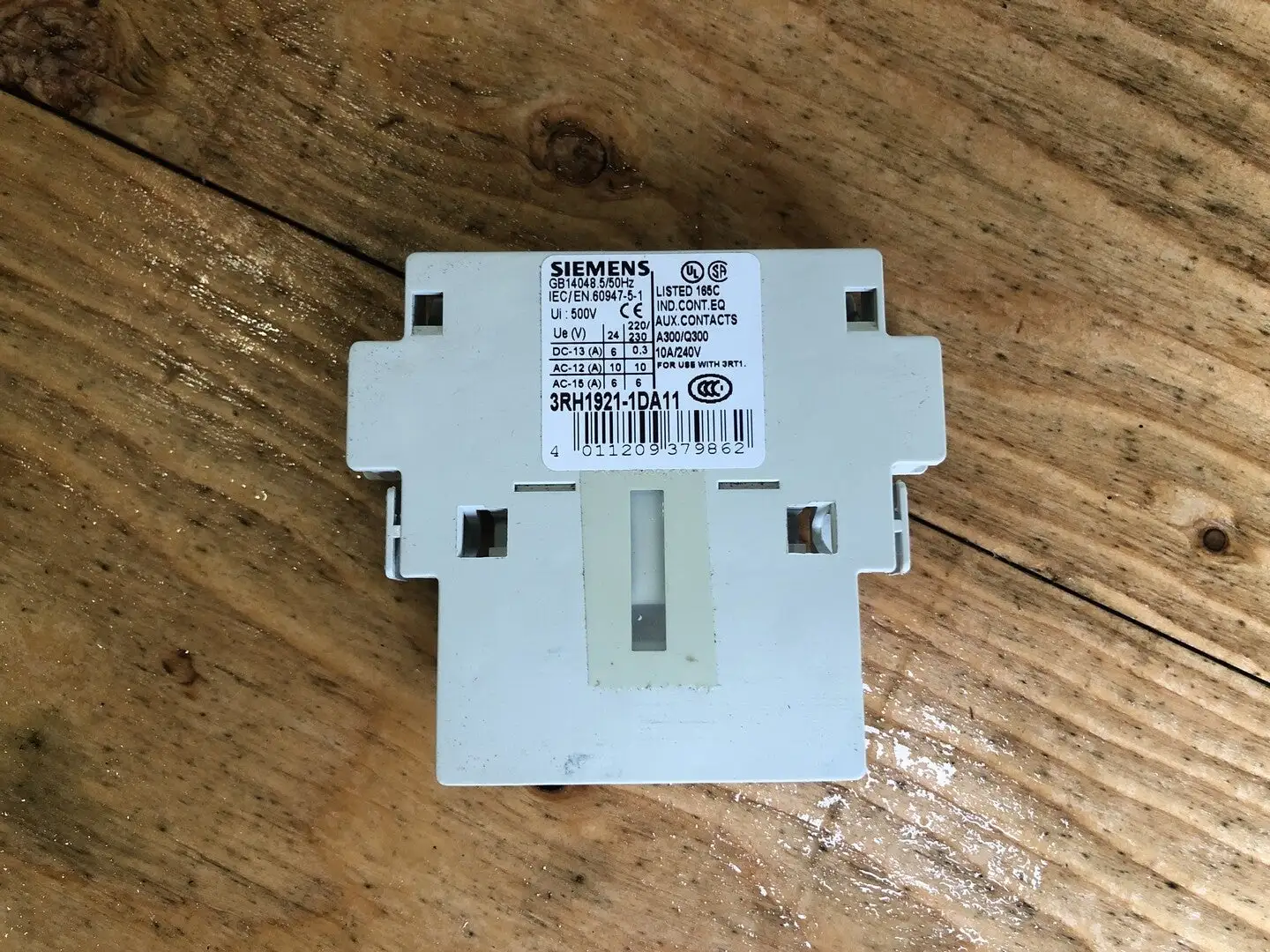 USED SIEMENS 3RH1921-1DA11