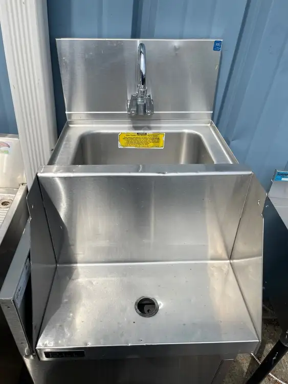 Used Falcon Restaurant Supply Used 18" Stainless Steel Blender Station with Sink - SS105 Sinks Illinois US | Falcon Restaurant Supply #1375932
