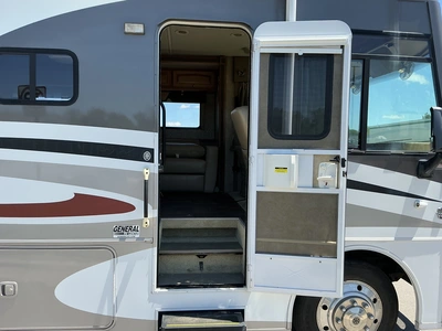 USED 2013 WINNEBAGO F53