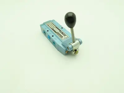 Skinner S3L0ACX2 Manual Directional Control Valve 5-Way 2 Pos 150PSI 1/4" NPT