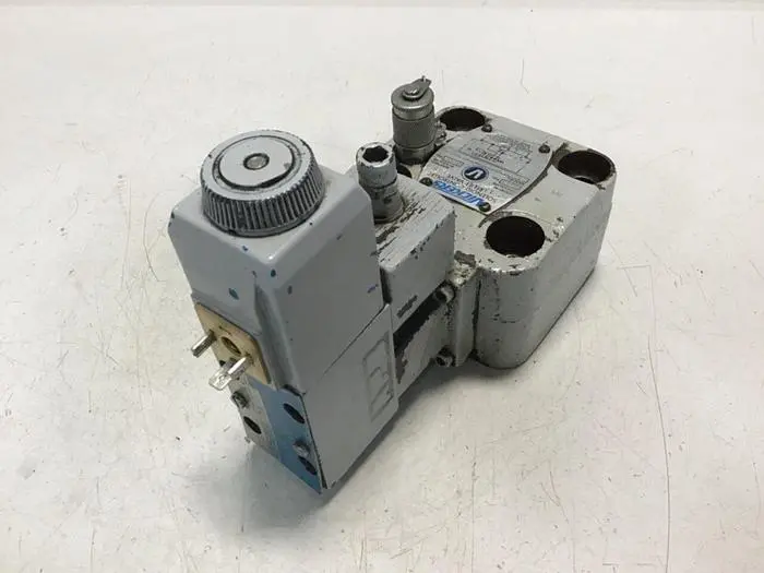 Used VICKERS CG5060AFMUHL7110 Valves/Fittings Michigan US | Ideal Machinery #598343