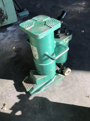 USED LGH 25 TON JACK