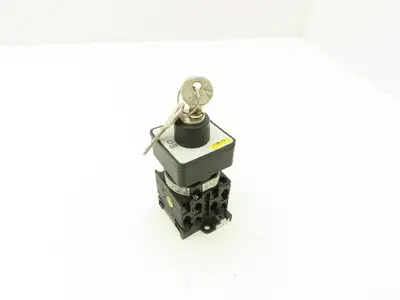 Moeller T0-3-71374GB Key Switch Manual Motor Controller 3PH 2Pos 16A 600VAC 10HP