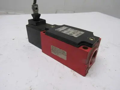 A-B Allen Bradley 802f-E60M10 Mechanical Keyed Safety Interlock Switch