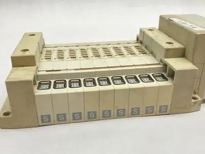 Used SMC Pneumatic Manifold Assembly 9-Station Solenoid Valves Michigan US | Maverick Industrial Sales #1398326